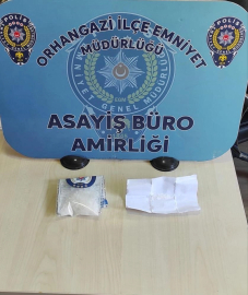 Bursa'da polisten kaçan otomobilden uyuşturucu çıktı