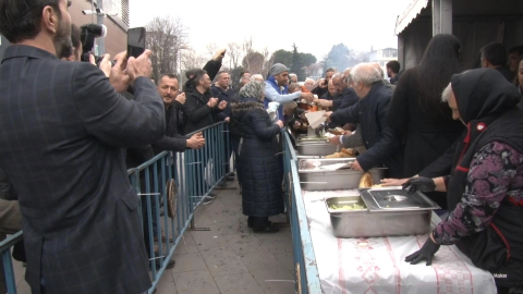 Bursa’da ücretsiz balık ekmek izdihamı