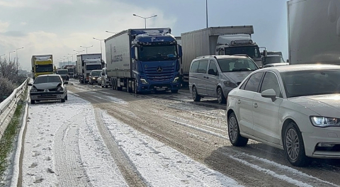Bursa'da feci kaza! Otoyolda kar kazayı getirdi...