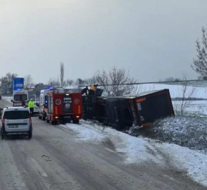 Bursa'da ana arterlerdeki yoğun kar kazalara sebep oluyor