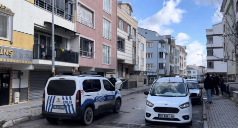 Bursa'da ekmek almaya giderken bacağından vuruldu