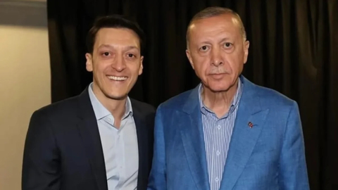 Mesut Özil, AK Parti'nin yeni yönetiminde girdi