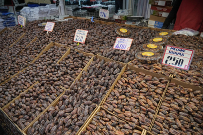 Kilosu 200 ile 400 lira arasında... Ramazanın vazgeçilmezi tezgahlarda