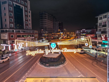 Bursa caddeleri Ramazan'da ışıl ışıl