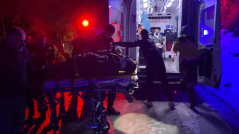 Bursa'da otomobil uçuruma yuvarlandı