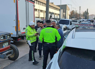 Barışmak istediği eşini tabanca ile kovaladı