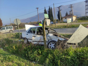 Bursa'da hafif ticari araç ile otomobil çarpıştı: 5 yaralı