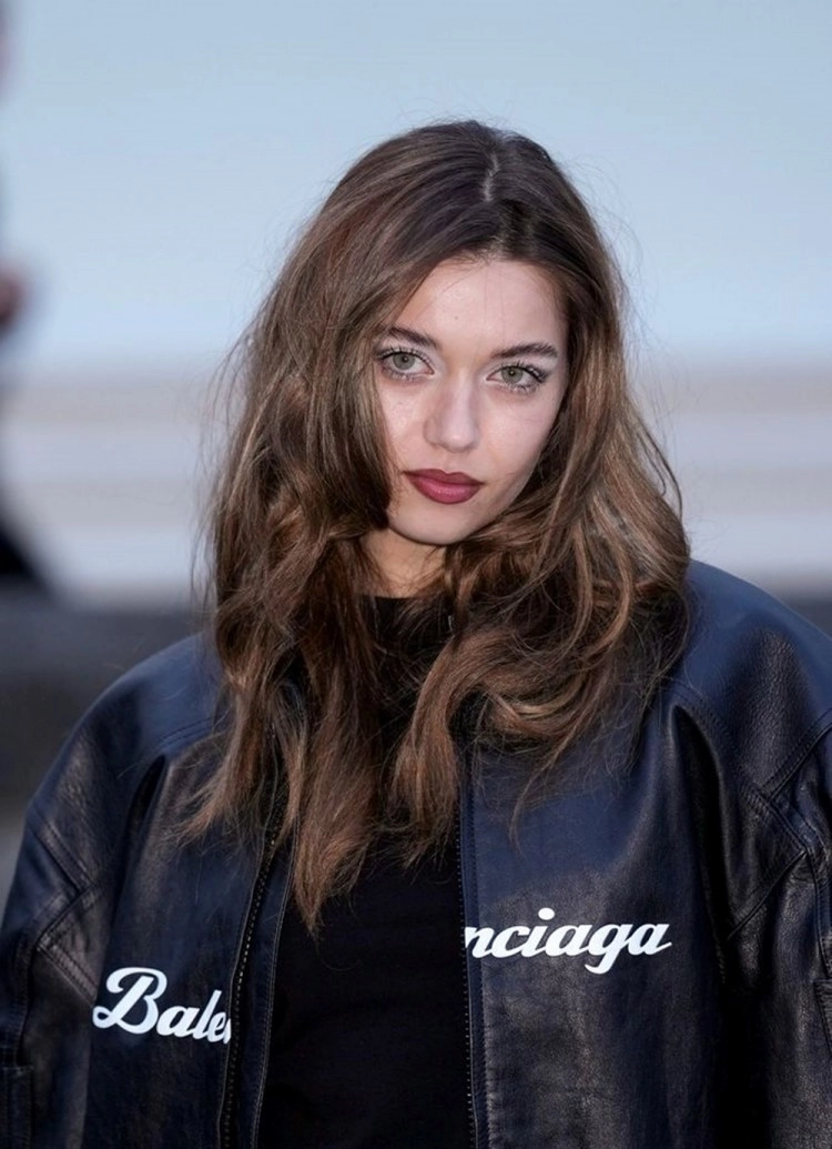 Afra Saraçoğlu Paris Moda Haftası\&#039;nda!