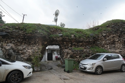 Bursa'da tarihe hançer sapladılar