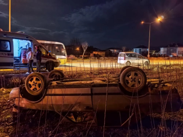 Bursa’da otomobil tarlaya uçtu: 1 yaralı