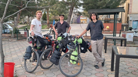 Fransa'dan bisikletleriyle İznik'e gelip mola verdiler