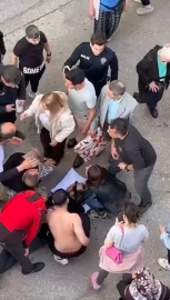 Sokakta yürürken sırtından bıçaklandı