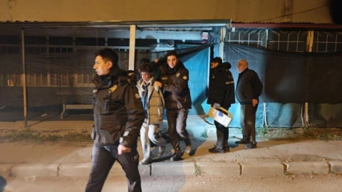 Bursa'da büfe hırsızları, bekçiler tarafından yakalandı