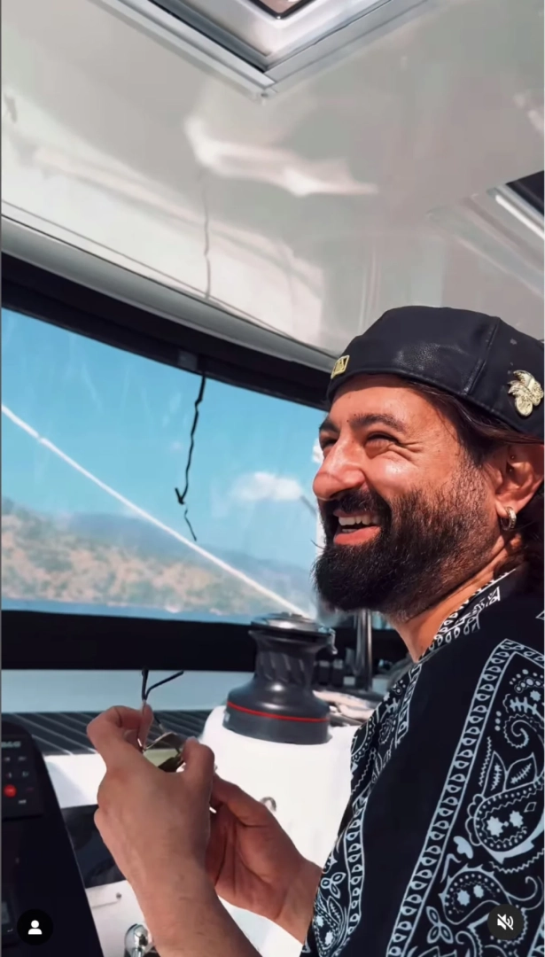 Şarkıcı Koray Avcı bakın nerede yaşıyor?