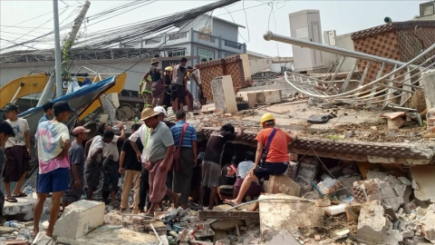 Myanmar'da 7,7 ve 6,4 büyüklüğünde iki deprem