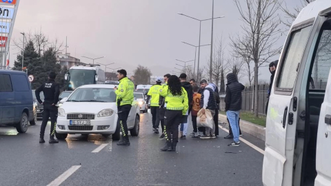 Bursa'da 3 aracın karıştığı kazada 4 kişi yaralandı