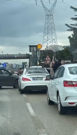 Bursa trafiğinde yumruklar havada uçuştu