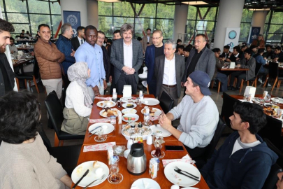 BUÜ'lü uluslararası öğrenciler bayramı hocalarıyla kutladı