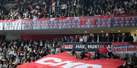 CHP Kurultayı'nda iki aday adaylıktan çekildi