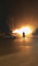 Bir anda alev topuna döndü