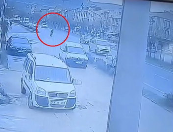 Yolun karşısına geçerken otomobilin çarptığı yaşlı adam hayatını kaybetti