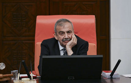 Sırrı Süreyya Önder kalp krizi geçirdi! Hayati tehlikesi devam ediyor