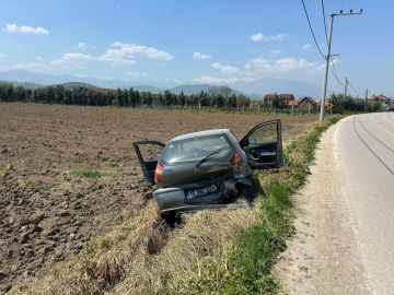 Bursa'da otomobil tarlaya uçtu: 1 yaralı