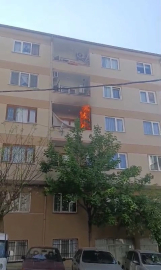 Yanık unutulan sigara balkonu küle çevirdi