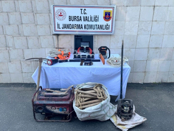 Bursa'da kaçak kazı operasyonu: 4 kişi suçüstü yakalandı