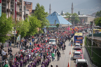Bursa'da 23 Nisan coşkusu kortej yürüyüşüyle devam etti