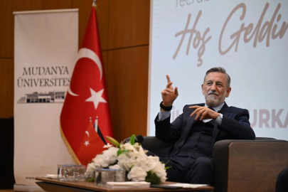 Başkan İbrahim Burkay Mudanya Üniversitesi'nde gençlerle buluştu