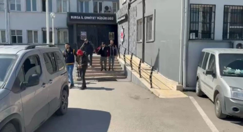 Bursa'da motosiklet hırsızları yakayı ele verdi!