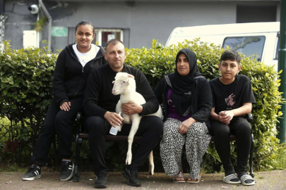 Bursa'da kuzuya evlatları gibi bakıyorlar