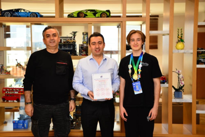 Bursalı öğrenci dünya birincileri arasında