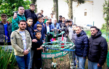 Bursaspor Şampiyonluk Kupasını Hasan Ceyhun Beyhan’ın mezarına götürdü