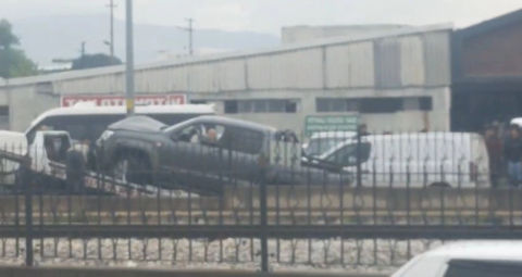 Bursa’da korkutan kaza: Araç yolcu durağına girdi