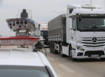 Yeni nesil radar: Hız yapanı anında yakalıyor, 4 araca birden ceza kesiyor!
