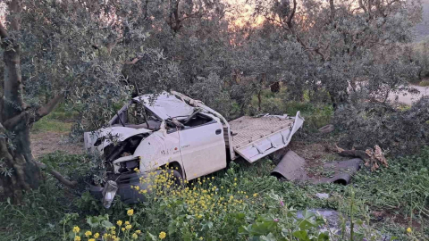 Hurdaya dönen kamyonetten sağ çıktı