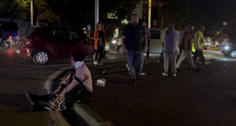 Kırmızı ışıkta geçen otomobil taksiye çarptı: 7 yaralı