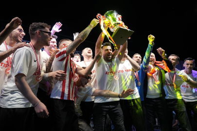 Fethiye İdman Yurdu, şampiyonluk kupasını kaldırdı