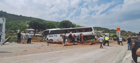 Çanakkale’de yolcu otobüsü devrildi: Ölü ve yaralılar var