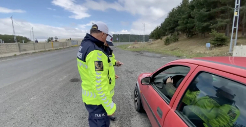 Yılın ilk 4 ayında trafikte 498 bin 666 sürücüye işlem yapıldı