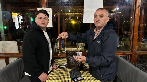 Unutulan altın dolu çanta, dürüst esnaf sayesinde yerine ulaştı