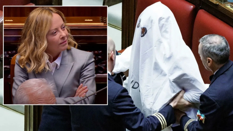 İtalya’da hayalet kostümlü protesto