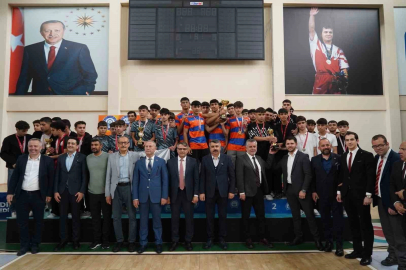 Bursa'da 77 okuldan 4 bin 50 öğrenci sporla buluştu