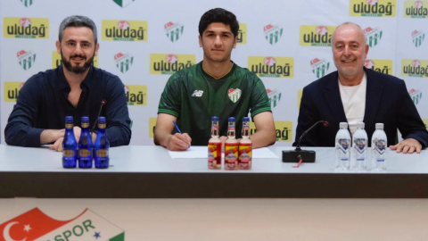 Bursaspor’da Ensar Duman profesyonel oldu