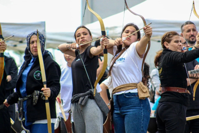 Kadın okçular Bursa'da gövde gösterisinde bulundu