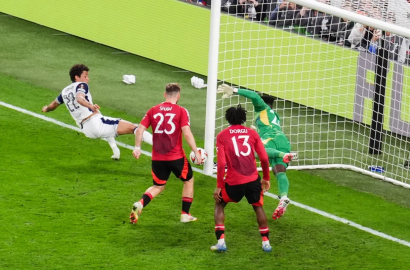 UEFA Avrupa Ligi Finali'nde Premier Lig’in 16. ve 17.’si karşı karşıya geldi