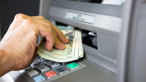 Banka devi müşterini uyardı: Nakit para bulundurun!