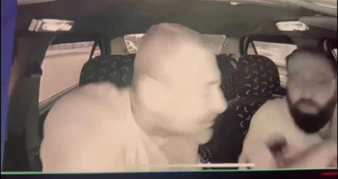 Takside dehşet anları! Taksiciyi silahla gezdirdi, sonra da parasını gasp etti